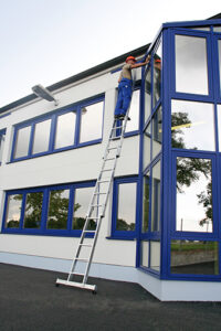 GÜNZBURGER Aluminium Glasreinigerleiter mit nivello Traverse 11013