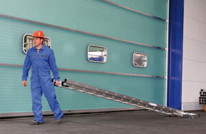 GÜNZBURGER Aluminium Seilzugleiter 2teilig mit "roll-bar" Traverse 21414