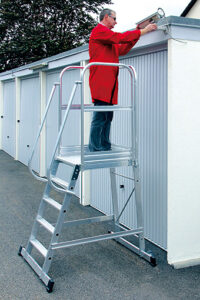 GÜNZBURGER Aluminium Podesttreppe einseitig begehbar fahrbar 303104