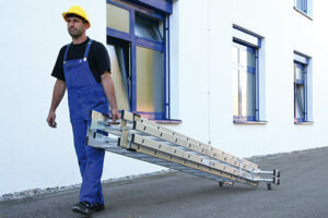 GÜNZBURGER Aluminium Stehleiter 4teilig mit "roll-bar"-Traverse 33532